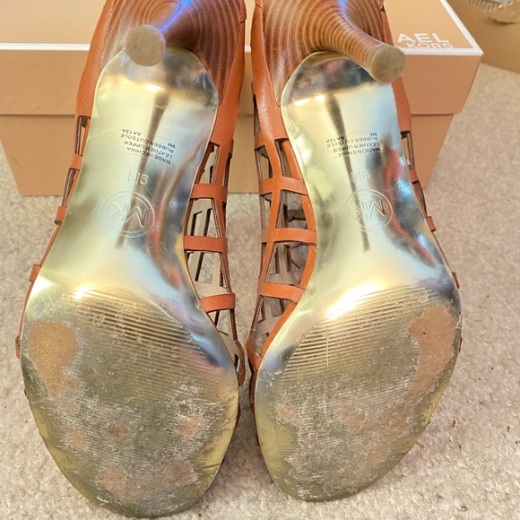 MICHAEL KORS - YVONNE BOOTIE - COLOR: LUGGAGE - Picture 4 of 7